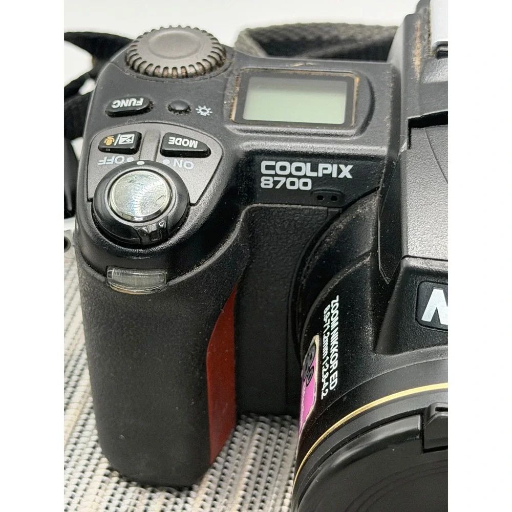 Nikon Coolpix 8700 8.0MP Digital Camera 8x Optical Zoom Black Untested AS IS